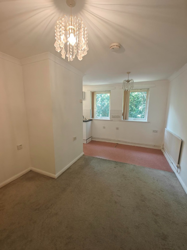 1 Bed Flat, Tyrell Court, SO18 photo 3