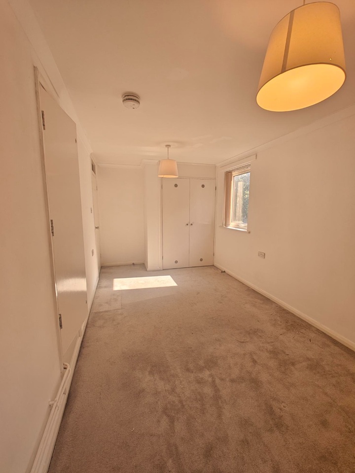 1 Bed Flat, Tyrell Court, SO18 photo 4