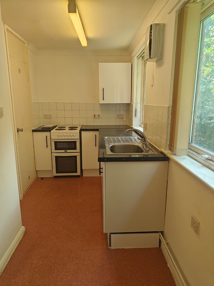 1 Bed Flat, Tyrell Court, SO18 photo 2