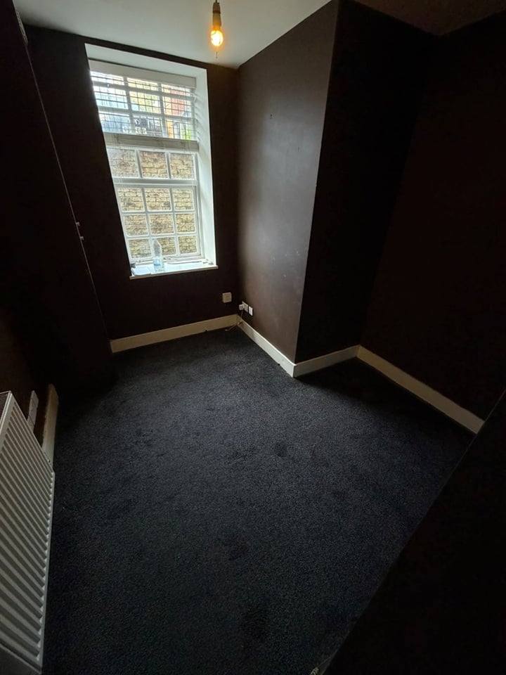1 Bed Flat, Hamilton Square, CH41 photo 2