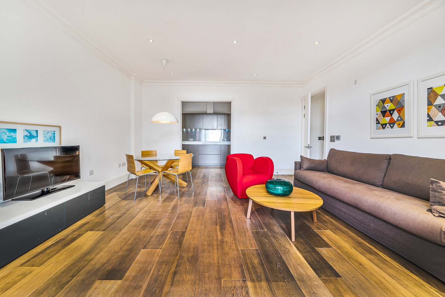 2 Bed Flat, Leman Street, E1 photo 5