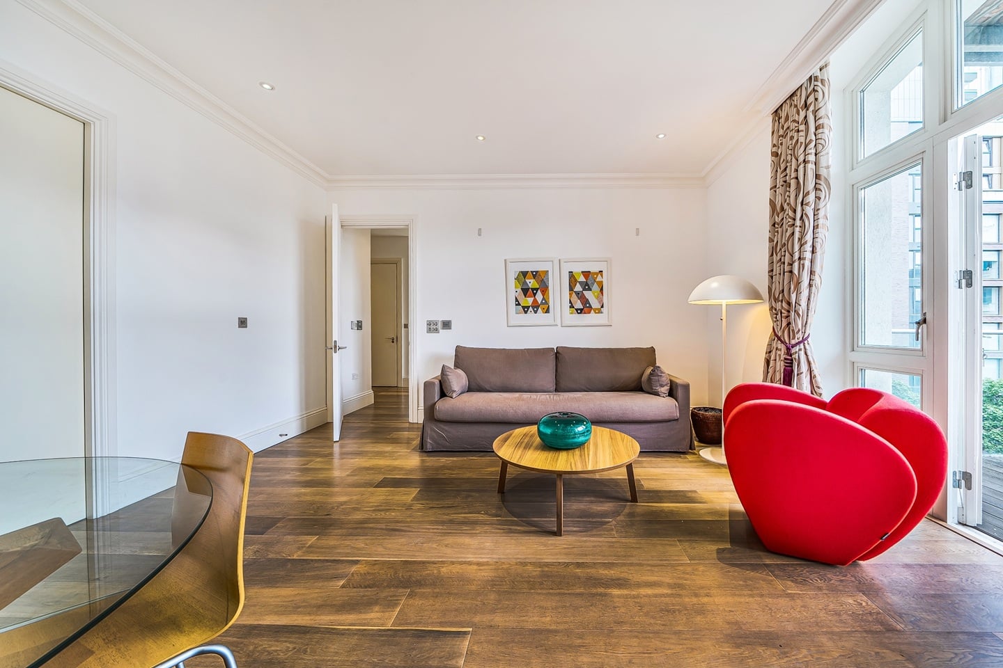 2 Bed Flat, Leman Street, E1 photo 3