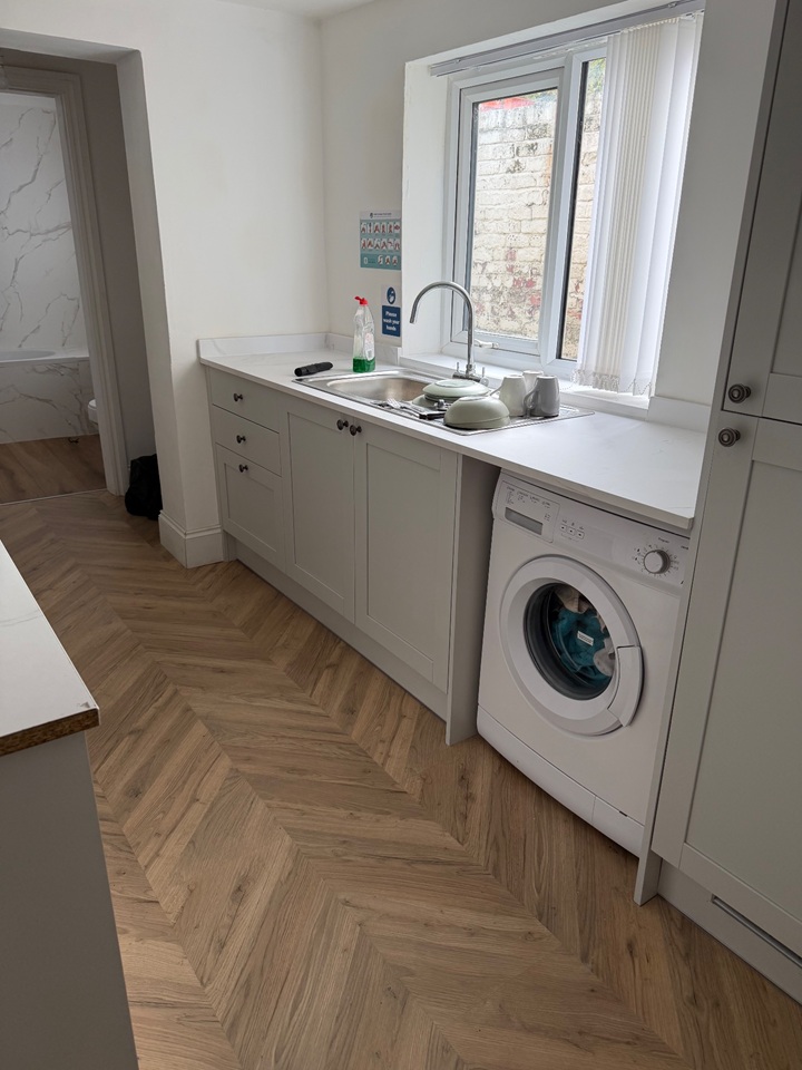 3 Bed Terraced House, Globe St, L4 photo 3