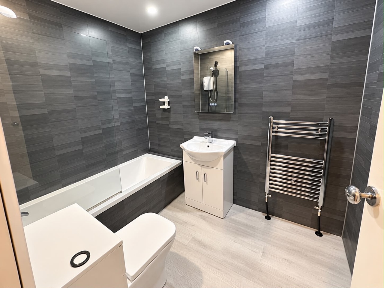 2 Bed Flat, Newlands Road, G44 photo 3