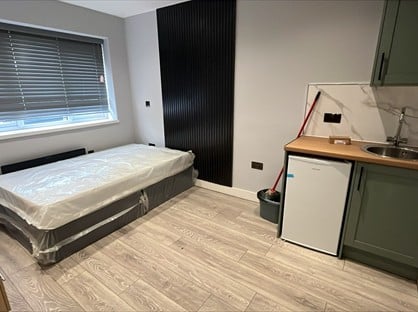 Studio Flat, Ashburnham Road, TW10