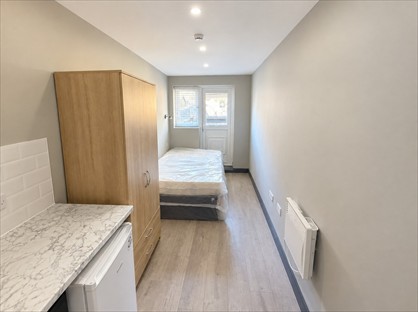 Studio Flat, Bledlow Close, SE28