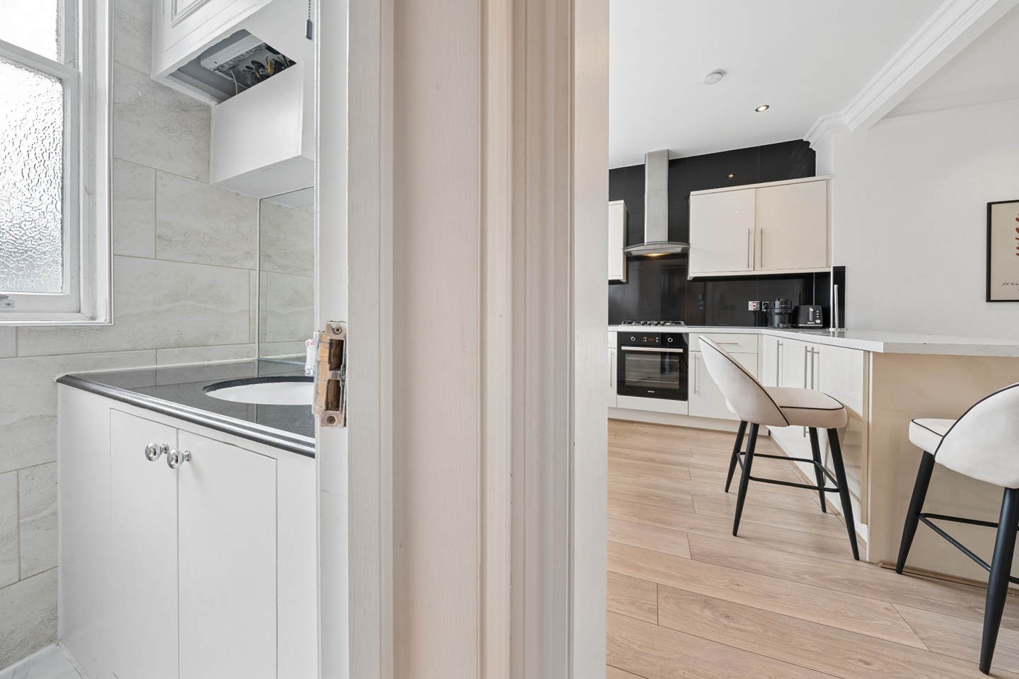 2 Bed Flat, Kensington High St, W8