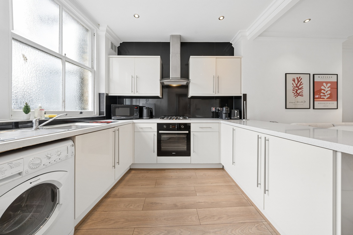 2 Bed Flat, Kensington High St, W8 photo 5