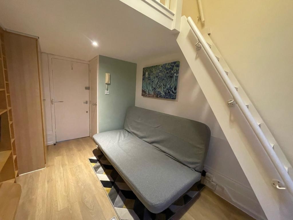 Studio Flat, Claverton St, SW1V photo 3