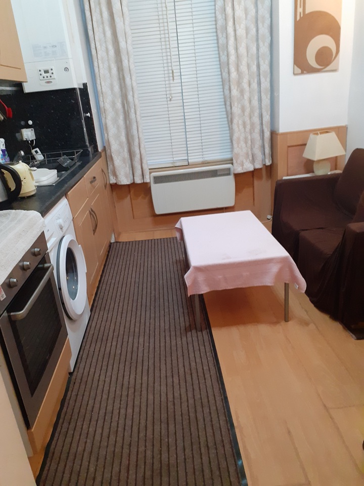1 Bed Flat, Jardine St, G20 photo 2
