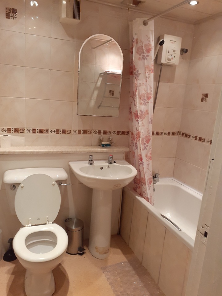 1 Bed Flat, Jardine St, G20 photo 5