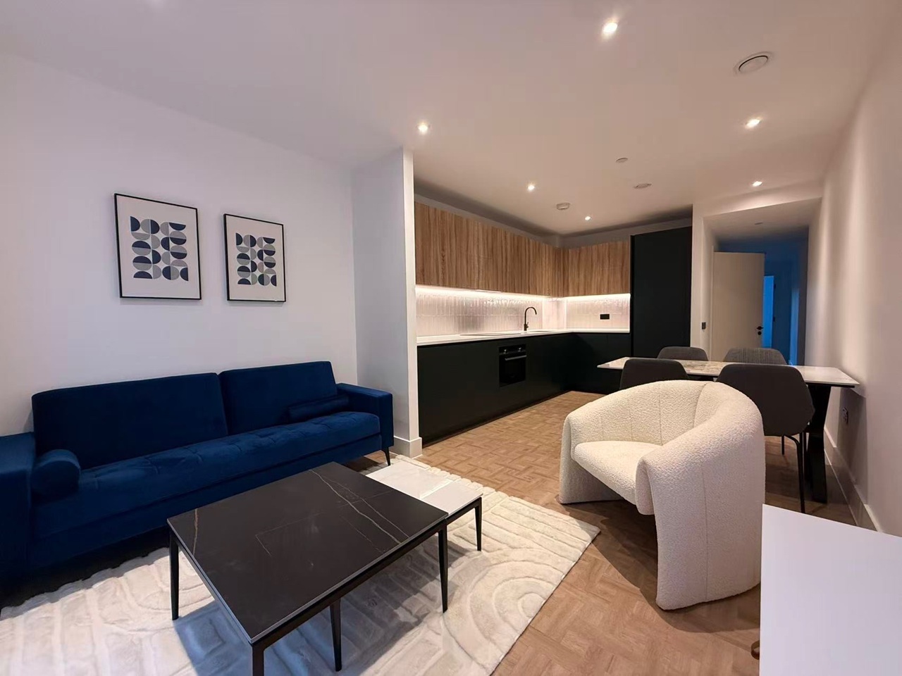 1 Bed Flat, Monarch Square, SW11 photo 2