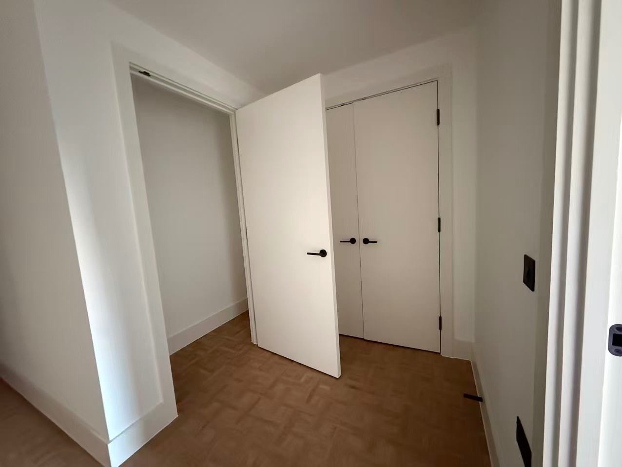 1 Bed Flat, Monarch Square, SW11 photo 5