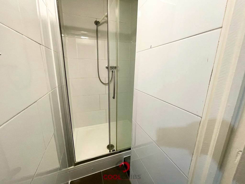 1 Bed Flat, London, W11 photo 5
