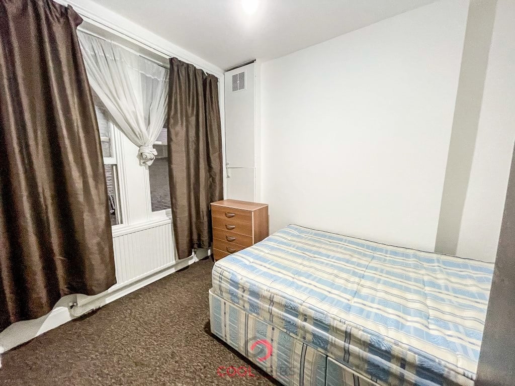 1 Bed Flat, London, W11 photo 4