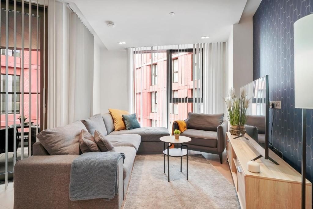 2 Bed Flat, Westmark Tower, W2