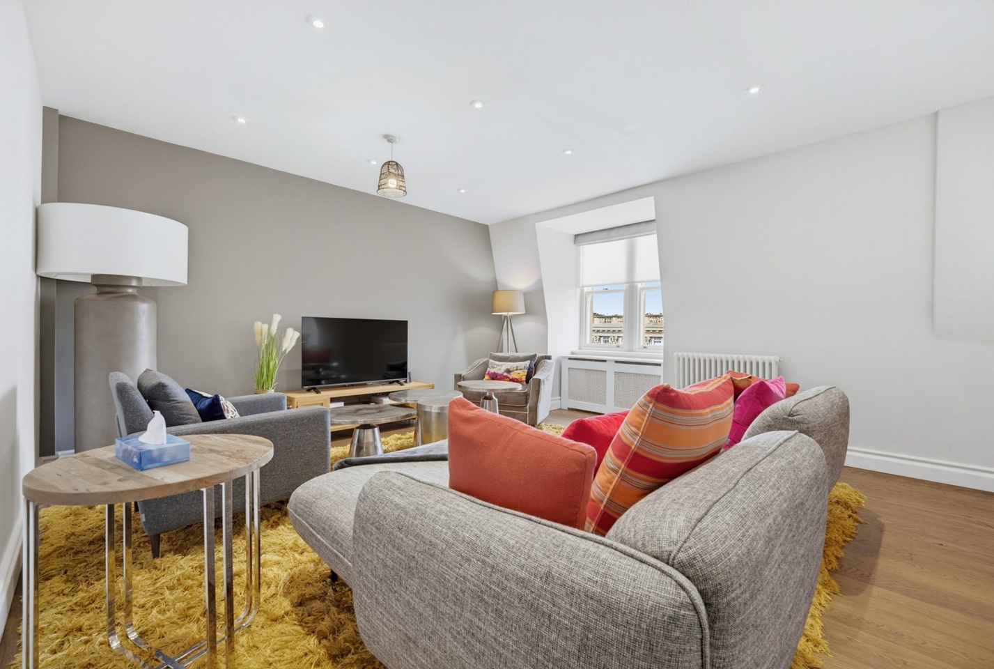 3 Bed Flat, Kensington High Street, W8