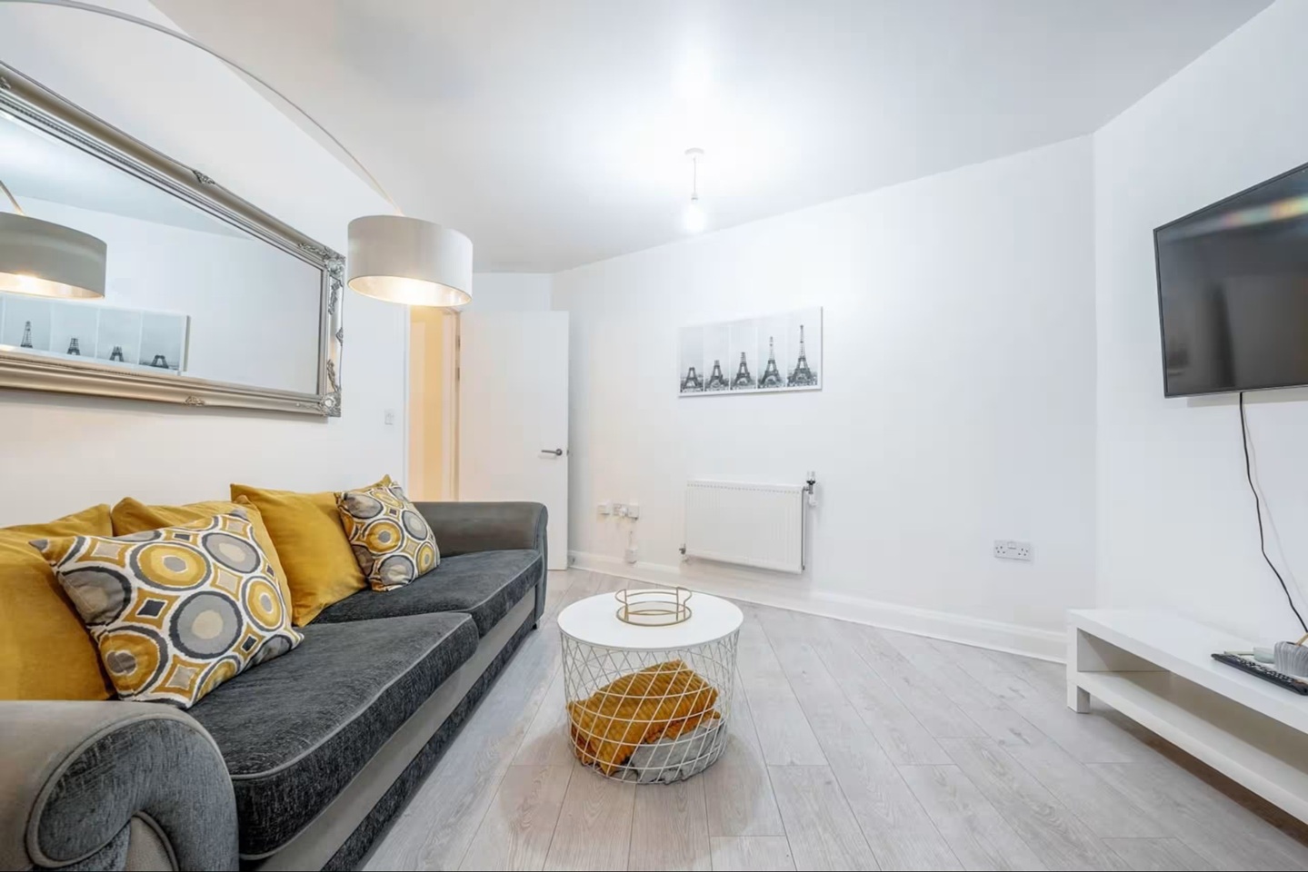 1 Bed Flat, Chamberlain Court, SE16 photo 5
