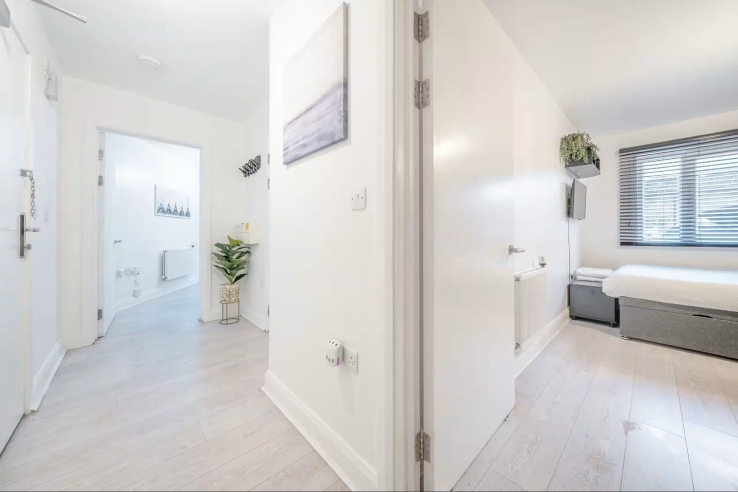 1 Bed Flat, Chamberlain Court, SE16 photo 4