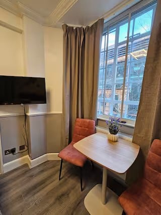 Studio Flat, Sloane Avenue, SW3 photo 2
