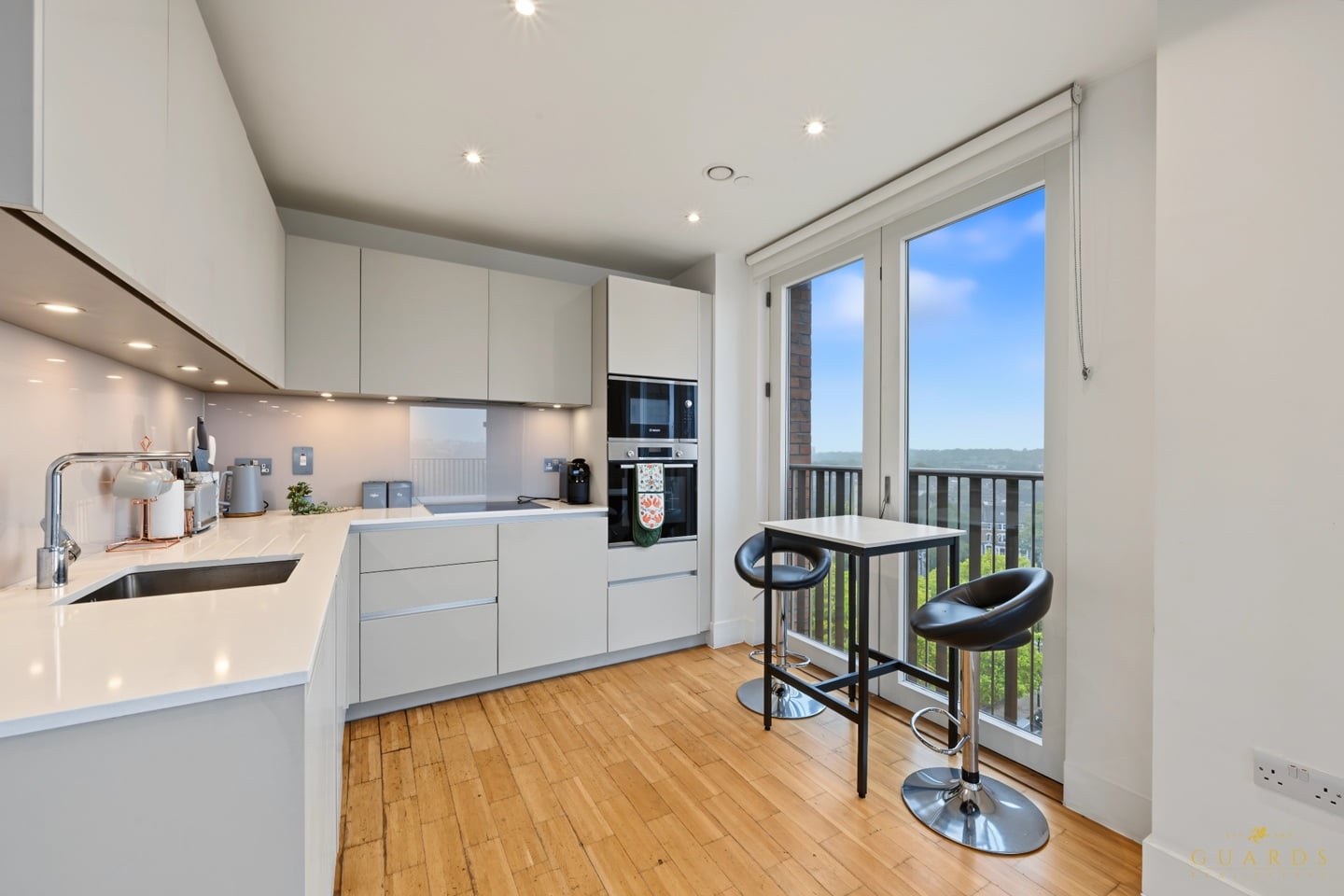 1 Bed Flat, Somerset Place, SW2 photo 4