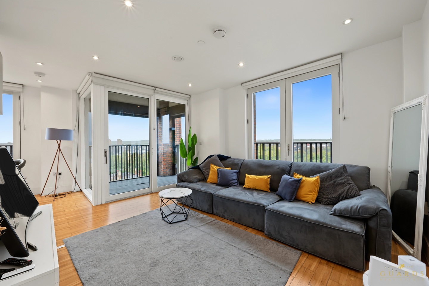1 Bed Flat, Somerset Place, SW2