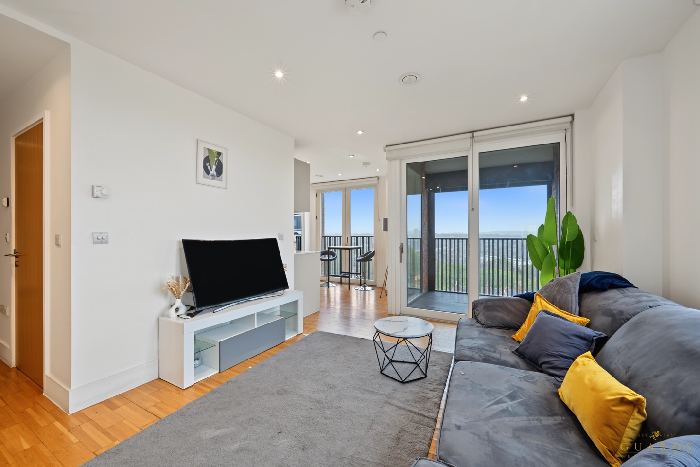 1 Bed Flat, Somerset Place, SW2 photo 2