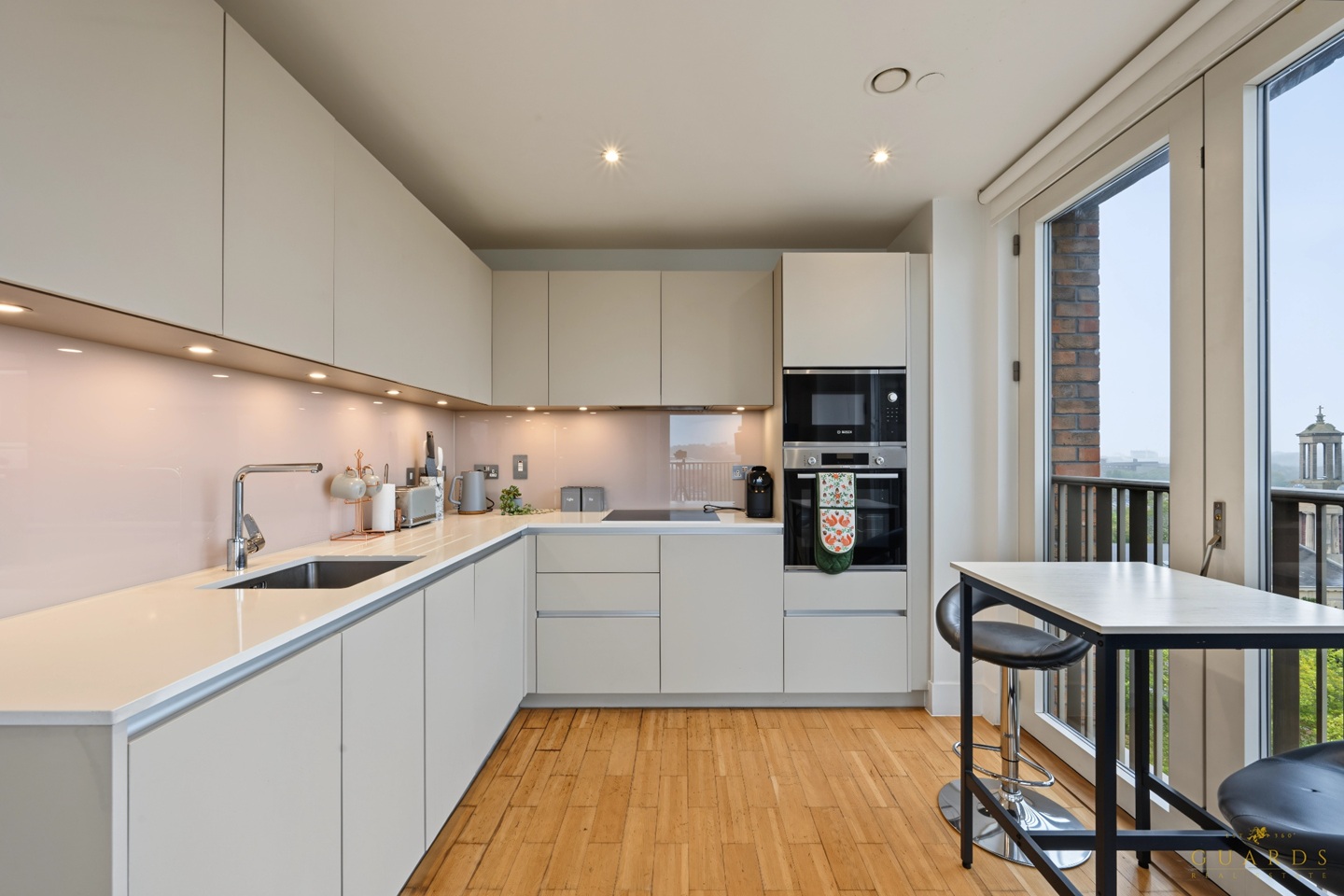 1 Bed Flat, Somerset Place, SW2 photo 5