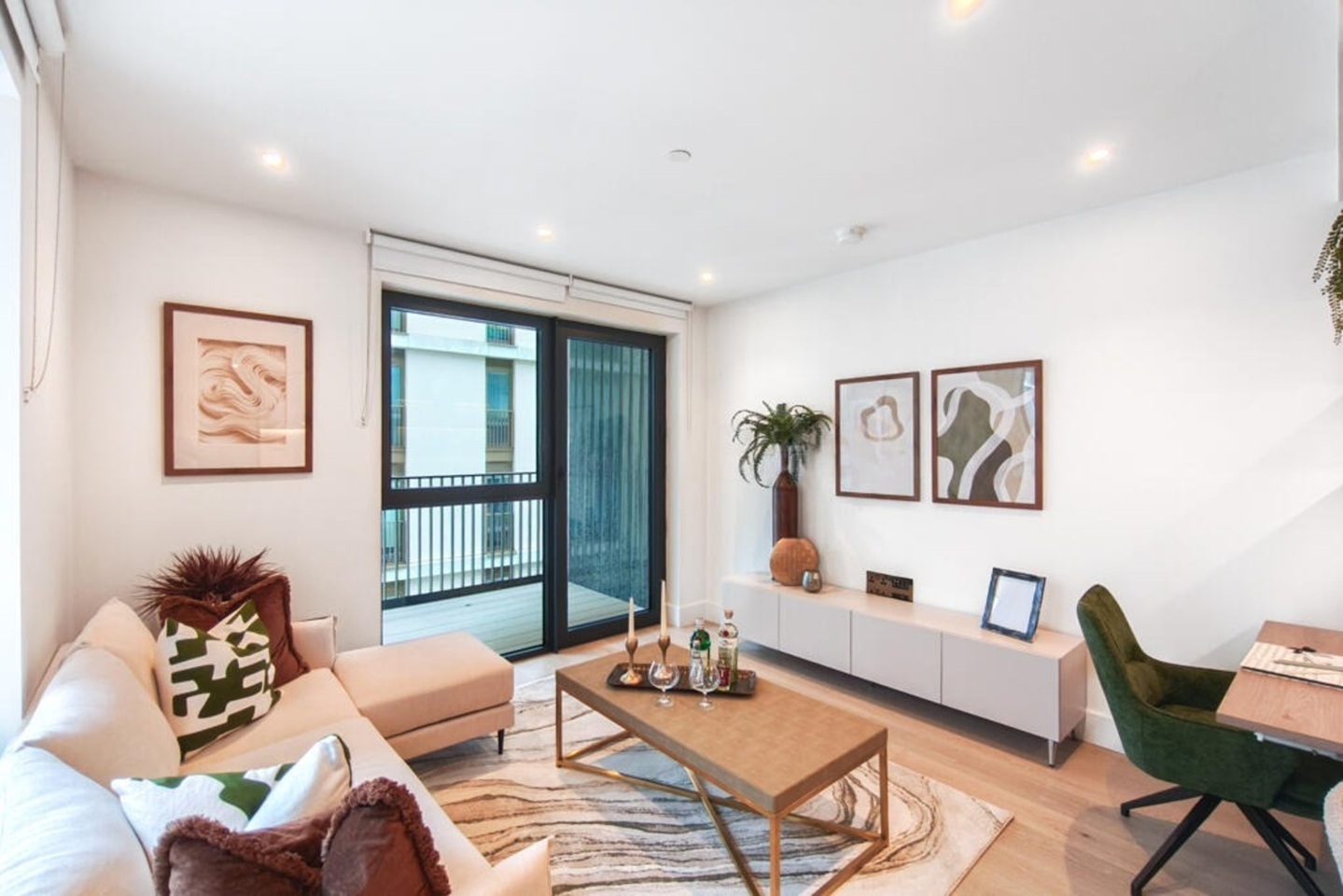 1 Bed Flat, Fountain Park Way, W12