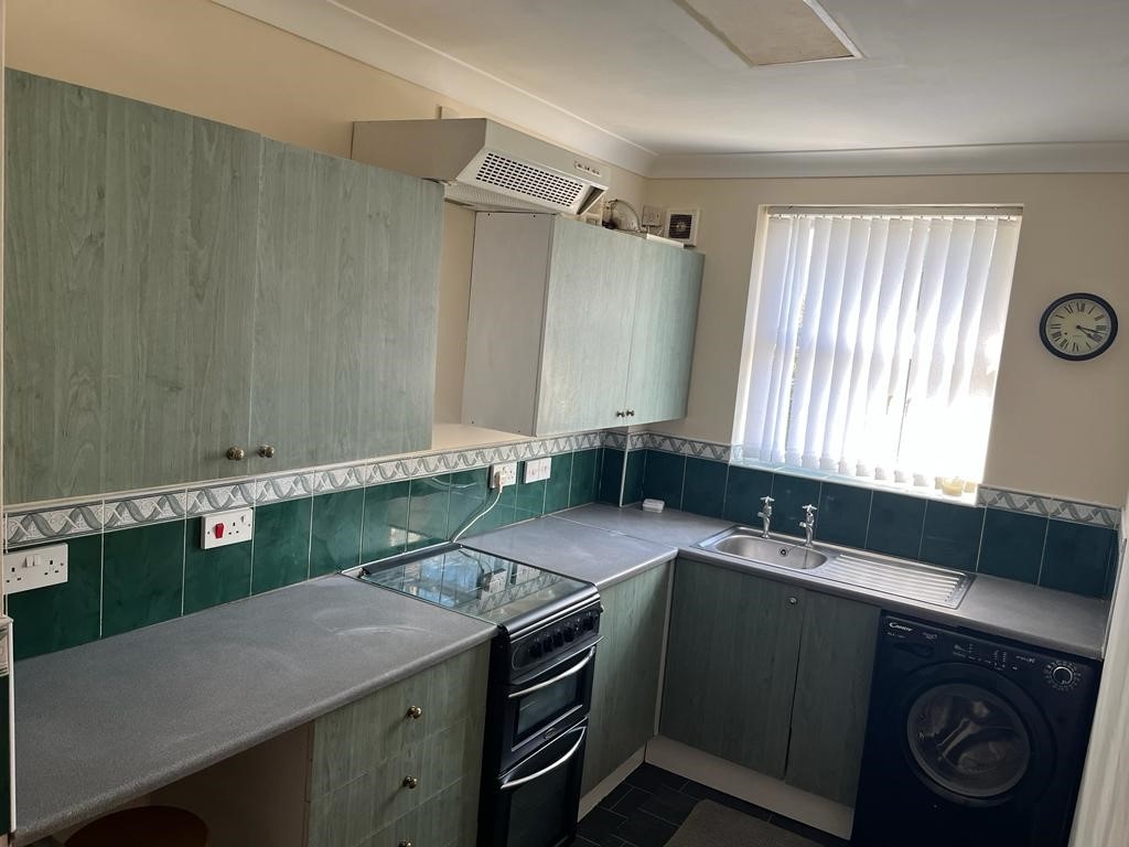 2 Bed Flat, Normanton Avenue, L17 photo 5