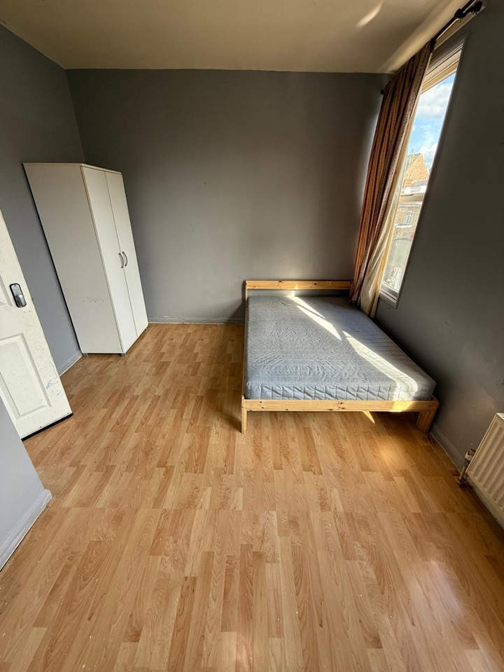 2 Bed Flat, Glenfield Road, LE3 photo 4