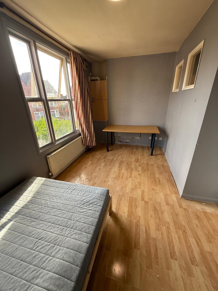 2 Bed Flat, Glenfield Road, LE3 photo 5