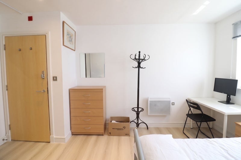 Room in a Shared Flat, Liberty House, E1 photo 3