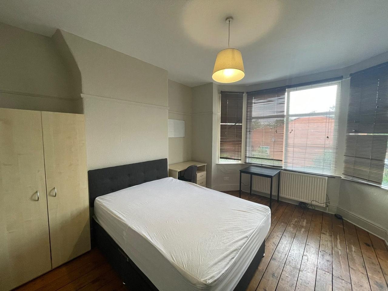 Room in a Shared House, Heald Place, M14