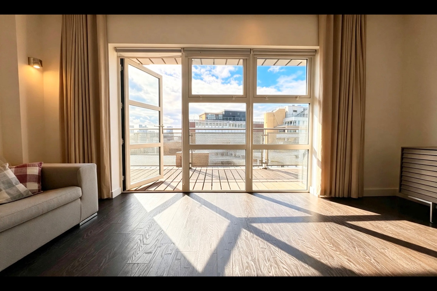 2 Bed Penthouse, Park View, CF10 photo 5