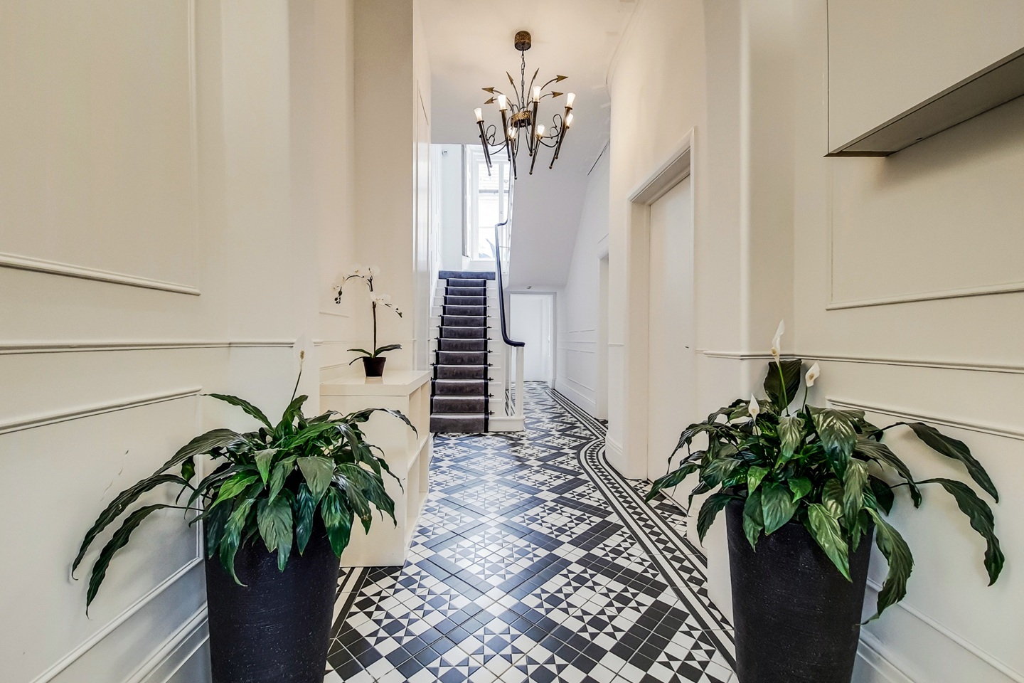 Studio Flat, Gloucester Place, NW1 photo 2