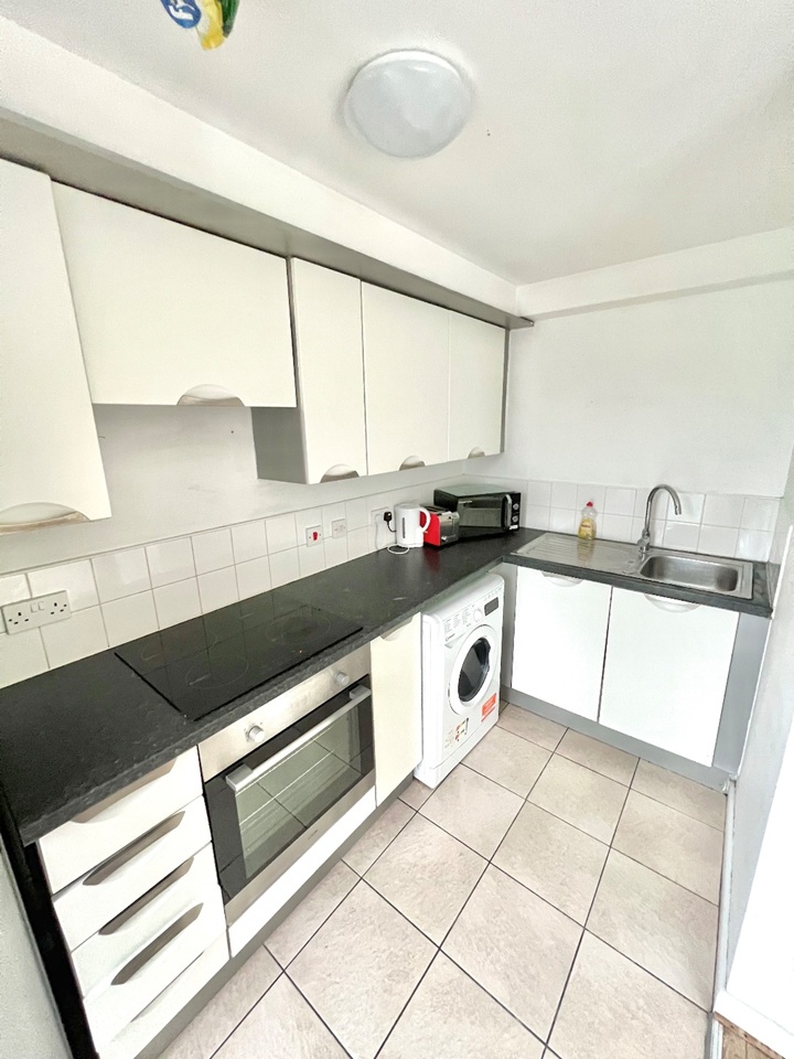 Room in a Shared Flat, Trinity Court, M15 photo 3