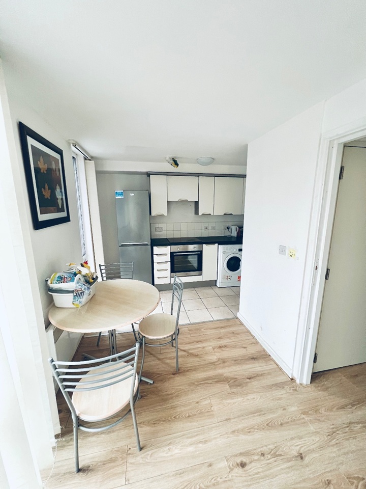 Room in a Shared Flat, Trinity Court, M15 photo 4