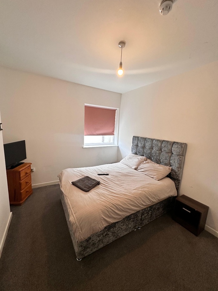 5 Bed Terraced House, King St, CH44