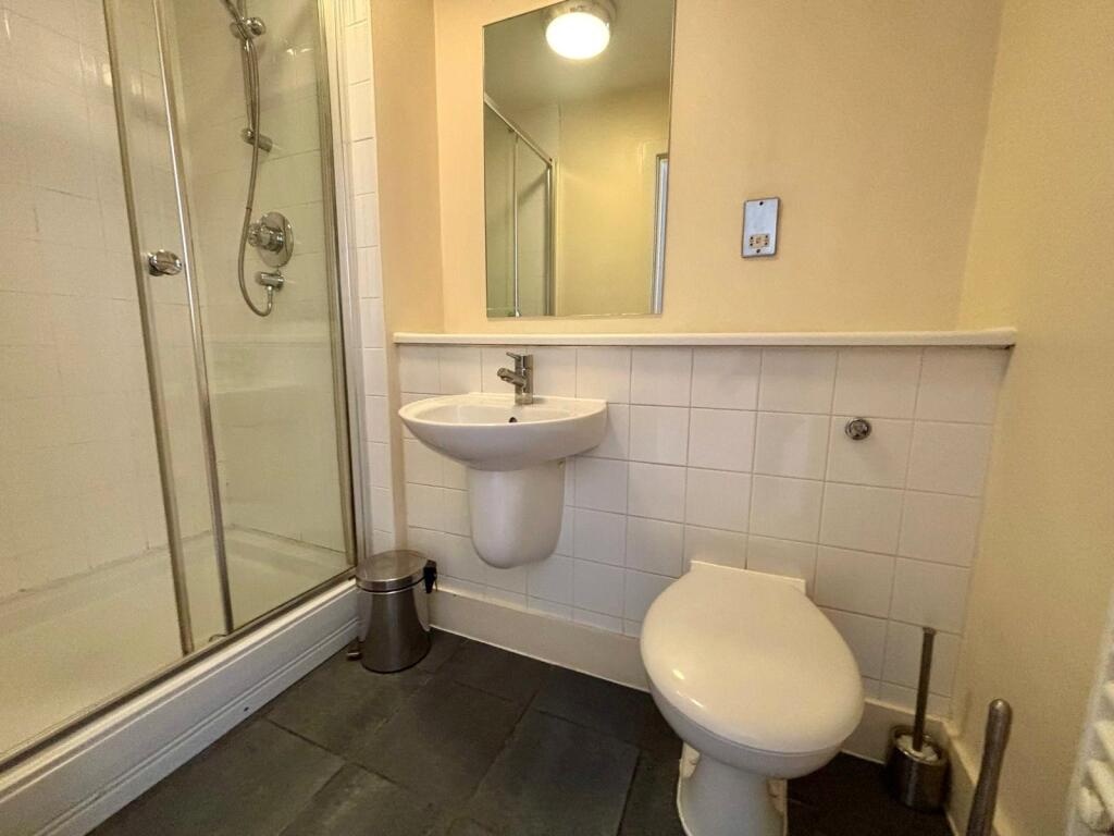 2 Bed Flat, Arena View, B1 photo 5