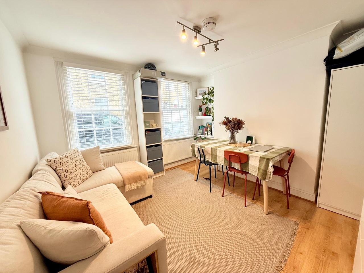 1 Bed Flat, Rawstorne St, EC1V photo 3