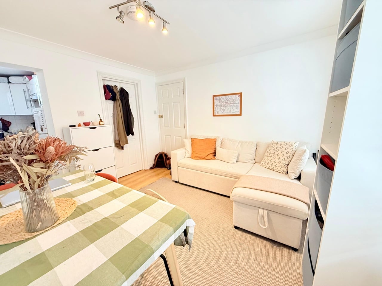 1 Bed Flat, Rawstorne St, EC1V photo 2