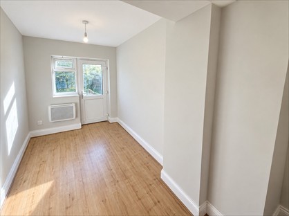 Studio Flat, Sheffield Drive, RM3