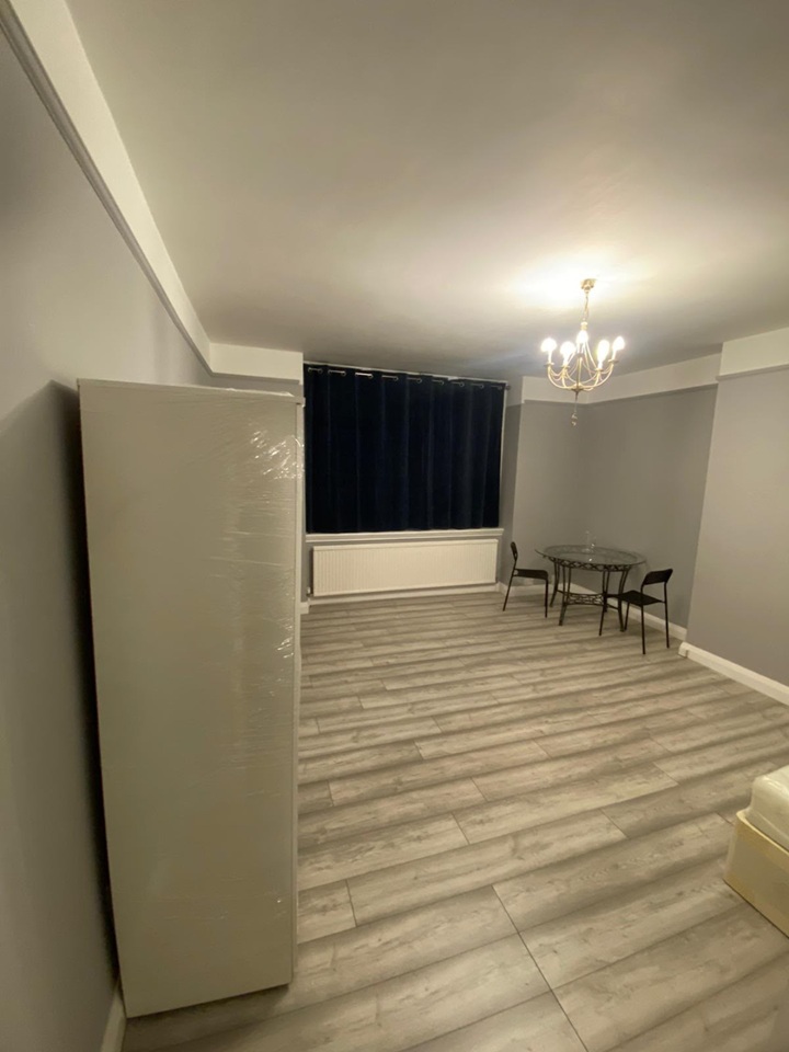 Room in a Shared Flat, Maresfield Gardens, NW3 photo 2