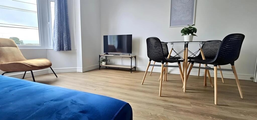 1 Bed Flat, Newport Road, CF24 photo 2