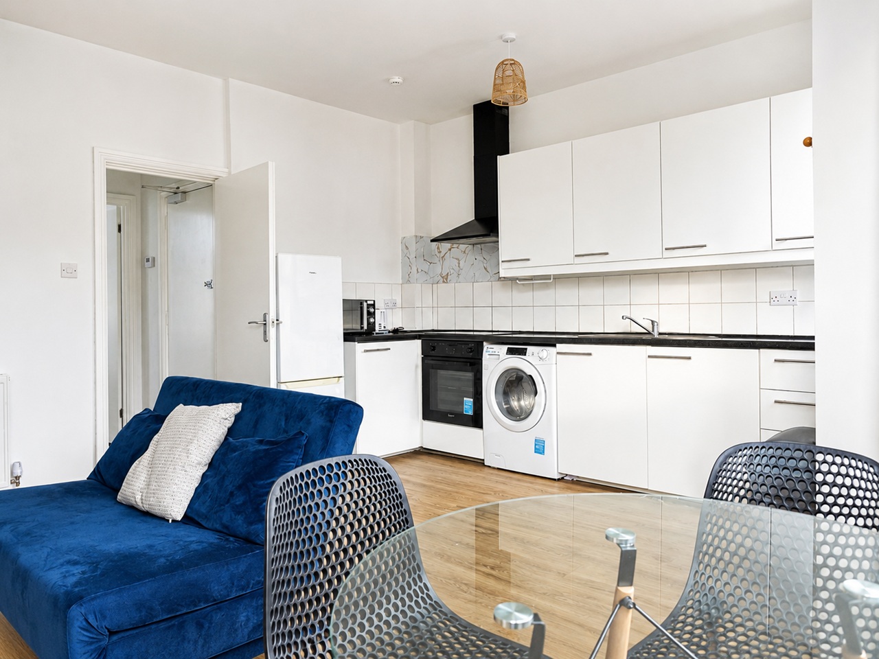 1 Bed Flat, Newport Road, CF24 photo 5