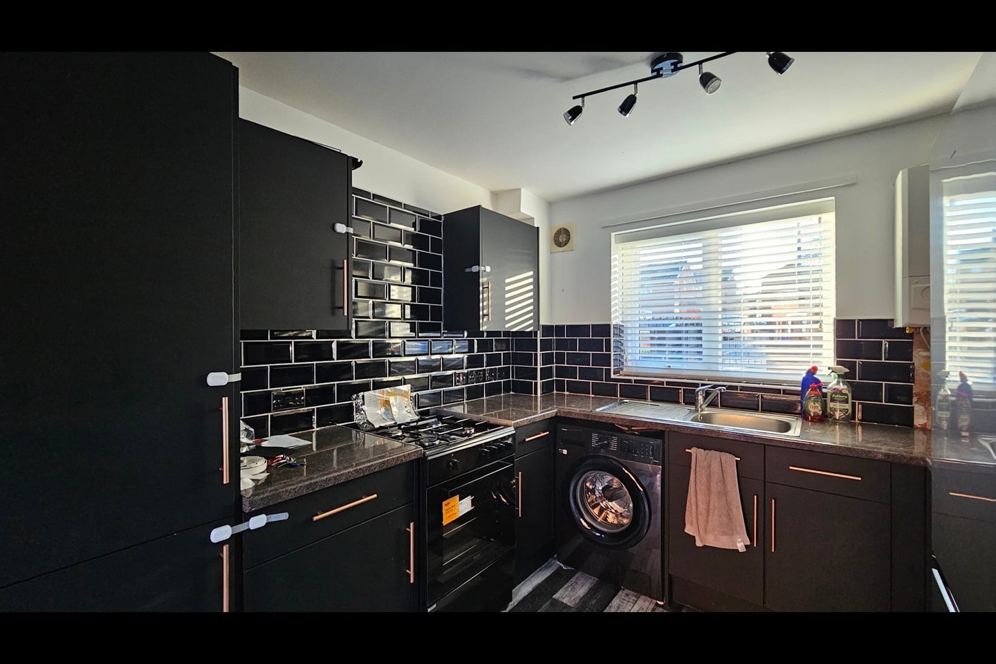 2 Bed Terraced House, Lopham St, S3