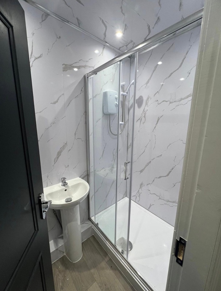 2 Bed Flat, Dickenson Road, M13 photo 4