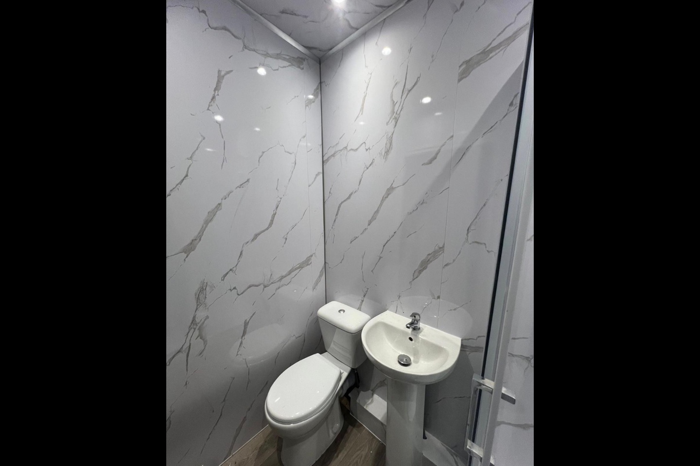 2 Bed Flat, Dickenson Road, M13 photo 5
