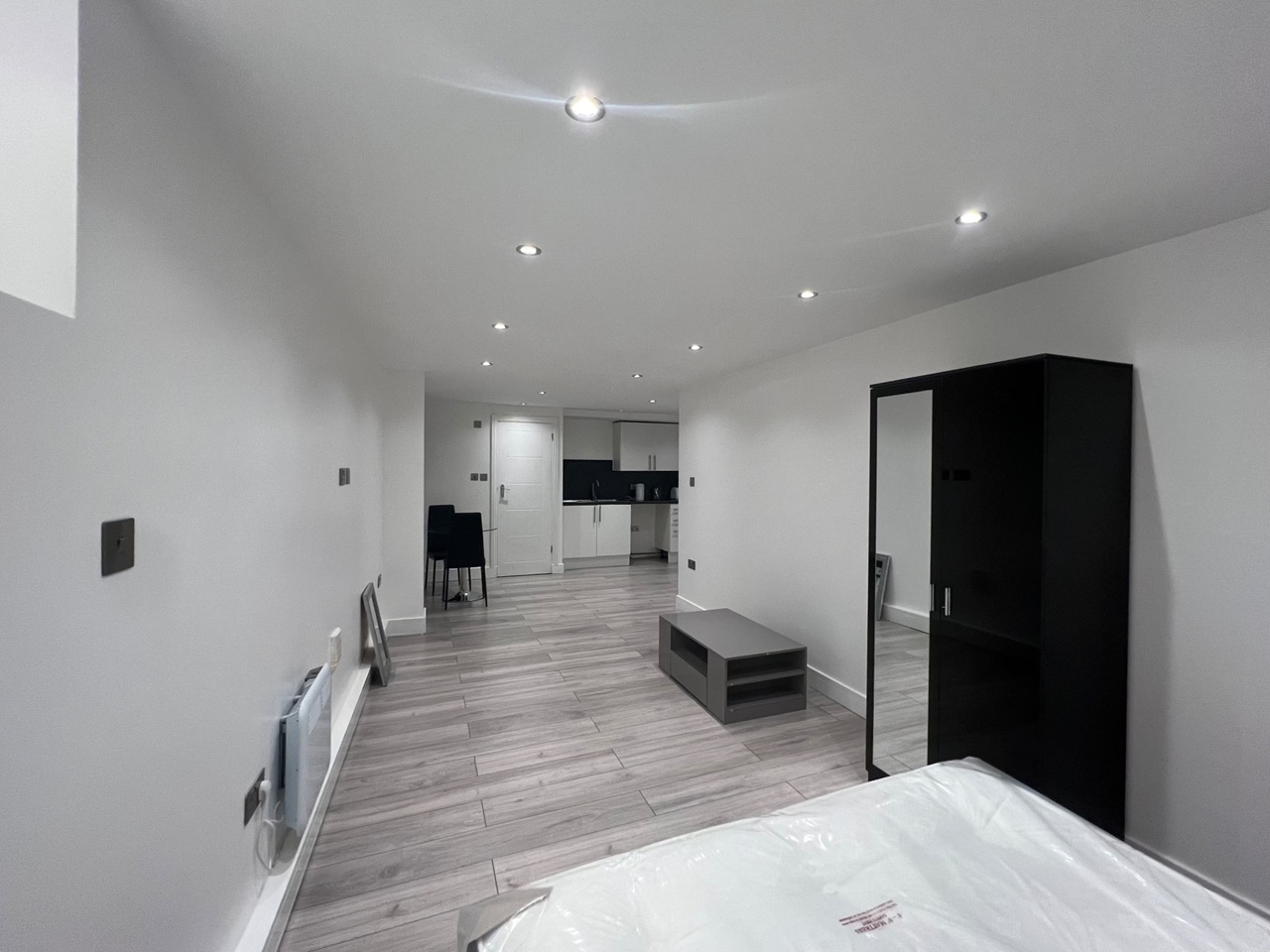 Studio Flat, London, NW3 photo 3